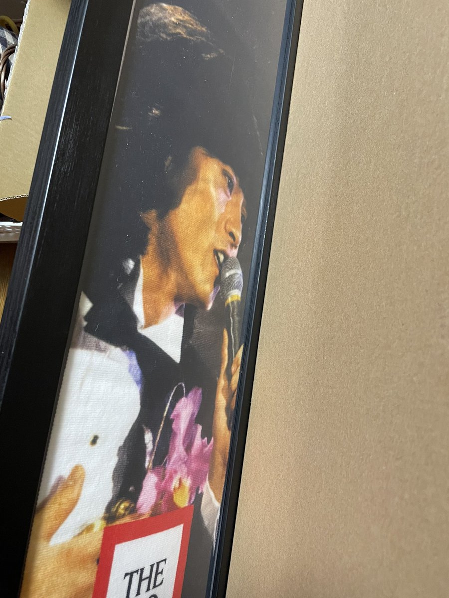 rinakana0619's tweet image. #西城秀樹  #THE50  #DVDBOX  #HidekiSaijo  #songofmemoris  #特典  #マフラータオル 

ｺﾞﾒﾝﾅｻｲ …
ここだけで… 言わせてください。

嬉しい日にと思い
こちらでご紹介頂き、早速 私も注文、
先日 届いたのを今日 開封したら、
こんな事になってました……🥲💦
配送時に当たってたのかなぁ〜