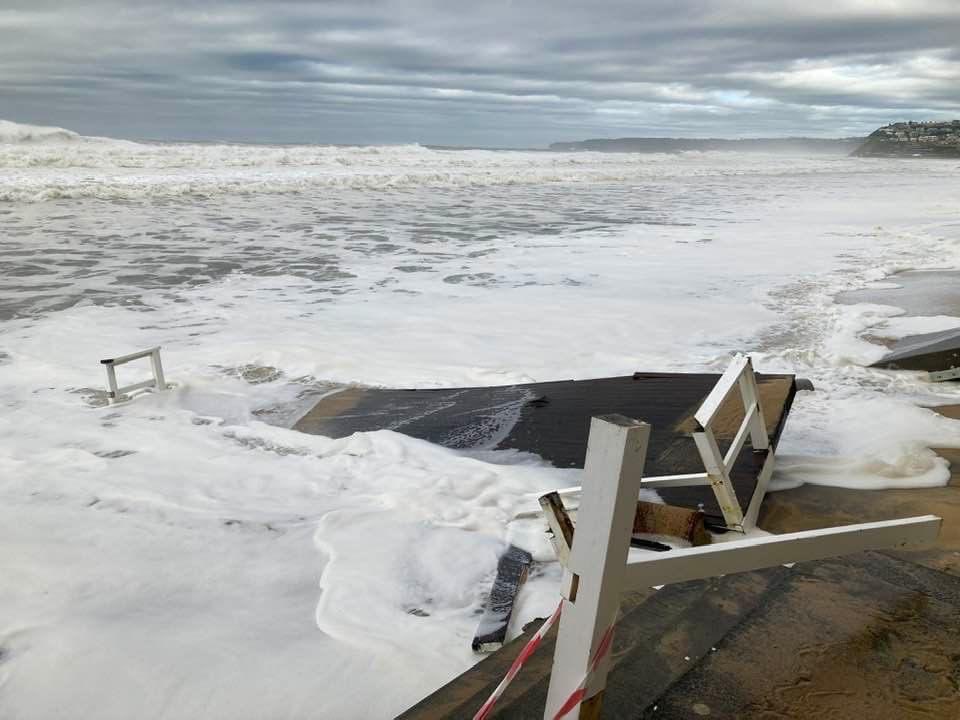 Tom_P_Newman's tweet photo. Just north at #BarBeach, verandah was ripped off #CooksHill Surf Club https://t.co/8qS0cJbXQc