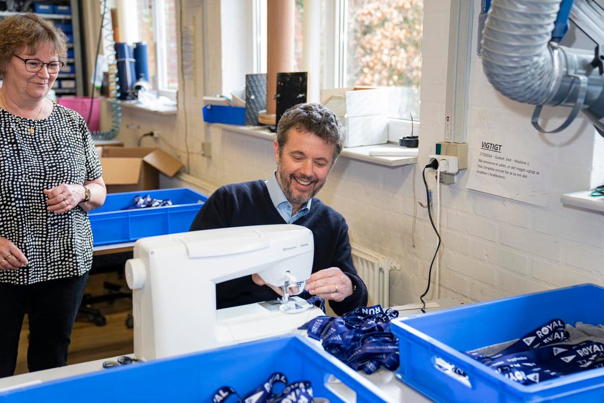 rwthofficial's tweet photo. 🇩🇰
#Denmark’s Crown Prince Frederik visited the preparation for medals, made of recycled acrylic sheets for this year's #RoyalRun, marking the Crown Prince's birthday at Elmegade Shop #Vejen.

📸 Claus Fisker #CrownPrinceFrederik #KronprinsFrederik #Kongehuset #Danmark https://t.co/DxE6RtPyIu