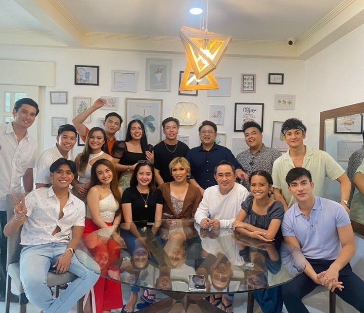 Some friends aren't really friends, they are family. 💙🤞⚔

📸 apt_rose