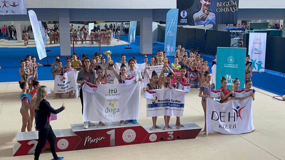 Mersin de düzenlenen  Ritmik Cimnastik Küçükler Türkiye Birinciliği Müsabakalarında Okulumuzu temsil eden Karla Eli ve Ayşe Çekiç 1. oldular🏆🏆👏👏💫💫 <a href="/DogaOkullari/">Doğa Koleji</a> <a href="/SelahattinInal/">Selahattin İnal</a> <a href="/merihertugrul/">M.E.</a> <a href="/ferhatallkan/">Ferhat ALKAN</a>
