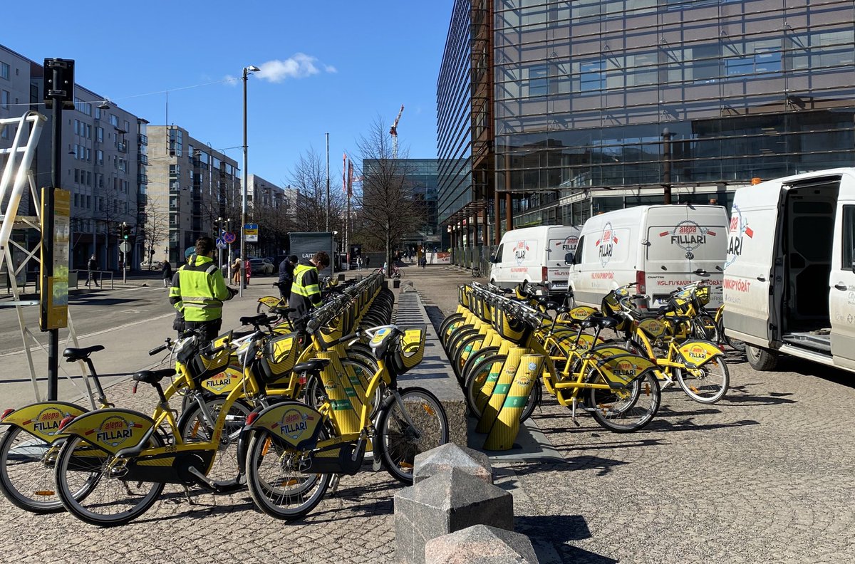 Varma kevään merkki bongattu aamutuimaan Ruoholahdessa: Alepa-kaupunkifillereita lastataan takaisin käyttöön☀️🚲🤗 #kaupunkifillarit