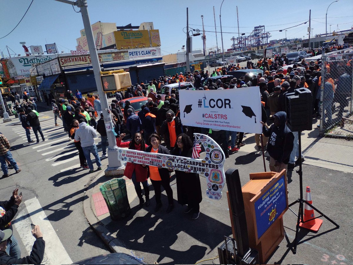 This is what democracy looks like! Proud to stand side by side with <a href="/blas_sarah/">SarahBlasforSenate</a>, <a href="/FrontusAD46/">FrontusAD46</a> in support of the <a href="/CarpentersNyc/">NYC District Council of Carpenters</a> fight against non-union development! #ittakesavillage #UnionStrong #UnionsForAll