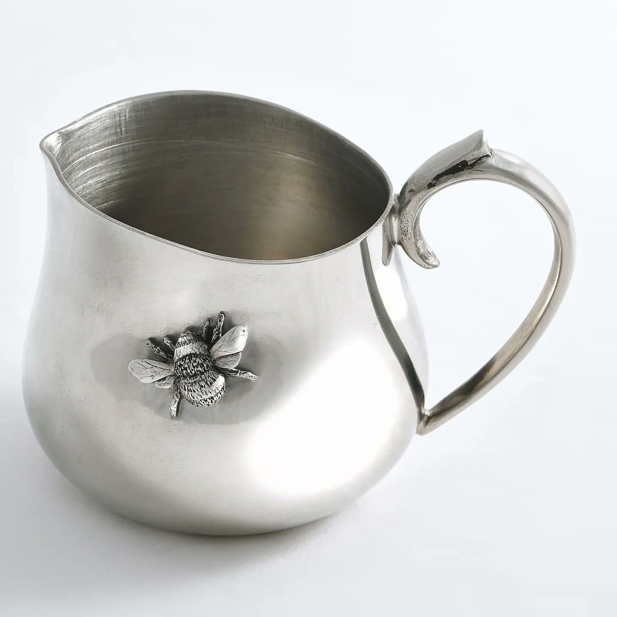 This is our polished pewter jug featuring very cute wild life images in a series of designs. Handmade in our workshop in Sheffield.
#bctf #bctf_harrogate #britishmade #britishcraft #sheffieldmade #sheffieldgifts