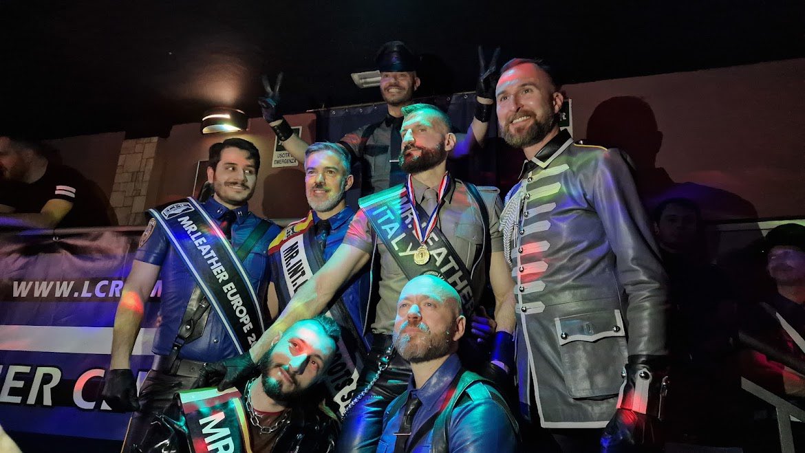 LeatherClubRoma's tweet photo. #Giampiero è #MLI22! In bocca al lupo per il tuo anno 😊
Grazie a coloro che hanno partecipato a questo weekend rendendolo fantastico, ai candidati, agli sponsor, alla giuria, a Cosimo, ai locali nostri partner, al nuovo e al vecchio direttivo di #LCR.
#StrongerTogether 🖤❤️💙 https://t.co/17O5Y3gvvY