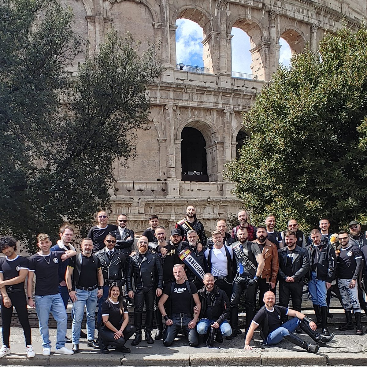 LeatherClubRoma's tweet photo. #Giampiero è #MLI22! In bocca al lupo per il tuo anno 😊
Grazie a coloro che hanno partecipato a questo weekend rendendolo fantastico, ai candidati, agli sponsor, alla giuria, a Cosimo, ai locali nostri partner, al nuovo e al vecchio direttivo di #LCR.
#StrongerTogether 🖤❤️💙 https://t.co/17O5Y3gvvY