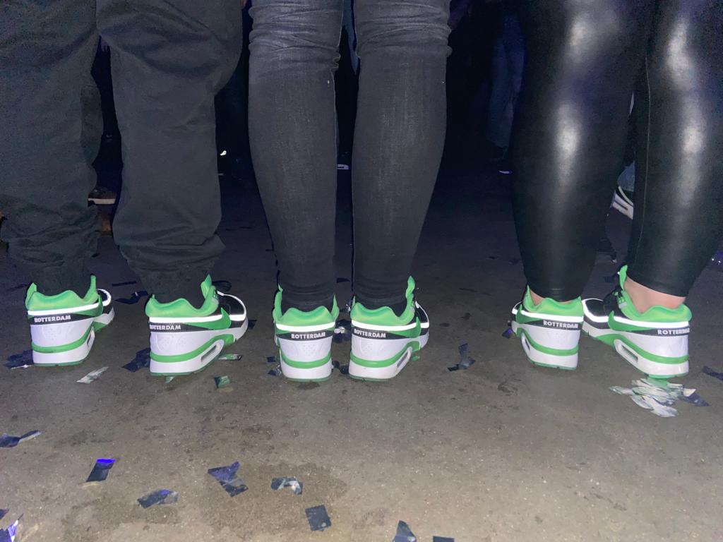 friedepiemel's tweet photo. Gister 1e housefeestje na ruim 2,5 jaar. Even wennen bij binnenkomst, maar daarna TOP! Gebroken vandaag, pijn van m'n tenen tot aan m'n kruintje, maar wat was het fijn weer !
@MarkVanDale je draaide fantastisch gister !!!
Wat een feest, wat een heerlijke avond ! π
#010classics https://t.co/LJQ3yhkOzg