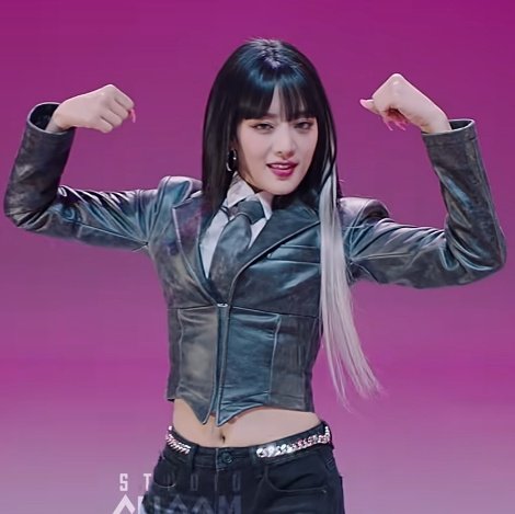 JSYuyeonQ's tweet image. Minnie spoiled the "Tomboy" choreo since she was a kid