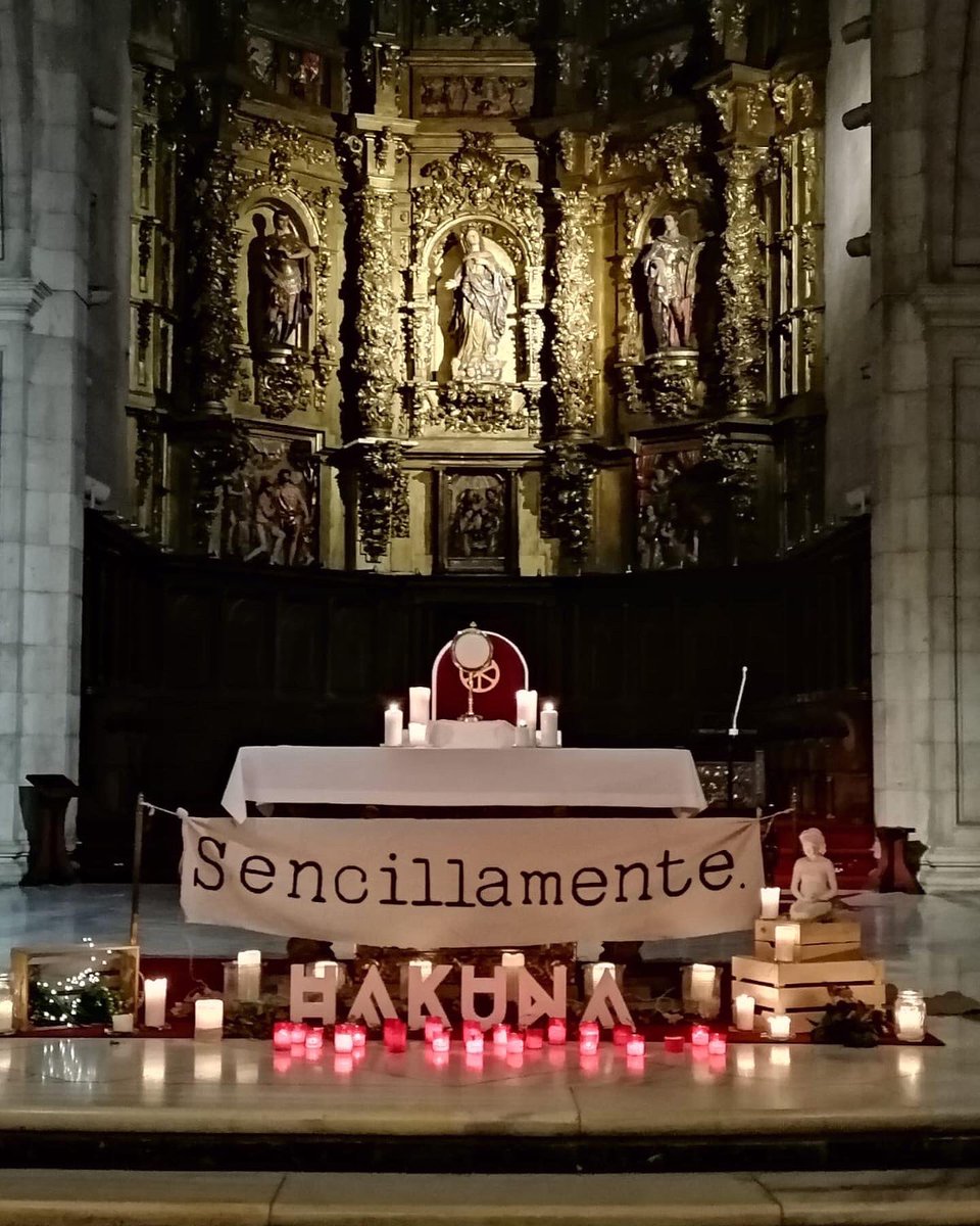 El viernes hemos orado, junto a D. Manuel, nuestro obispo con el capítulo de la Fratelli Tutti. Los jóvenes de Hakuna han preparado este encuentro.