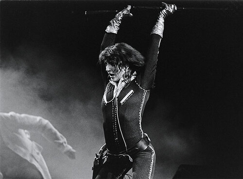 GeorgiosMasman2's tweet photo. #OnThisDay 1979 #KateBush kicked off the 28-date 'Tour Of Life' trek making her concert debut at Liverpool's Empire Theatre. It was a groundbreaking stage revolution. 📸 2,3 #MaxBrowne https://t.co/A9uIy8FMDJ