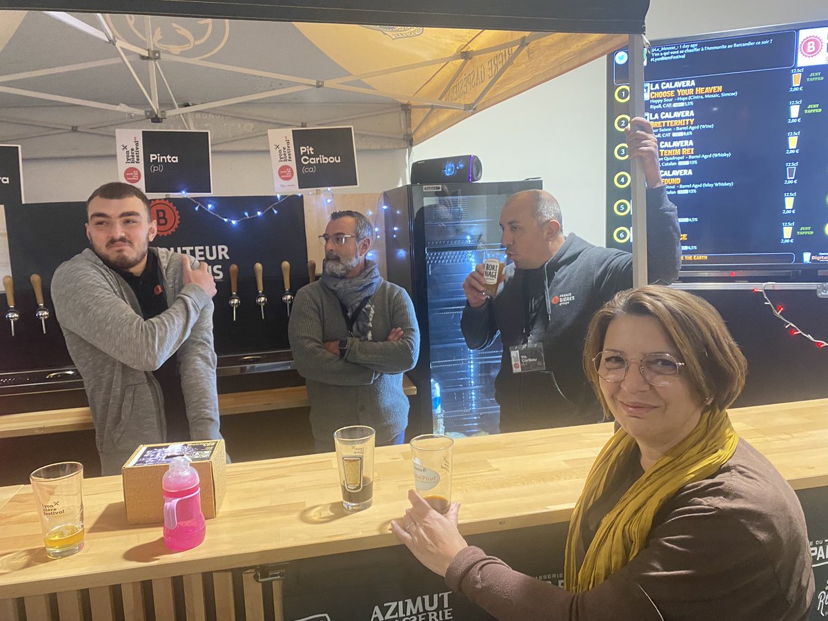 almost_Eric's tweet photo. La France Bières équipe et Pascale, traductrice extraordinaire #lyonbierefestival https://t.co/Sy20tJjZbq