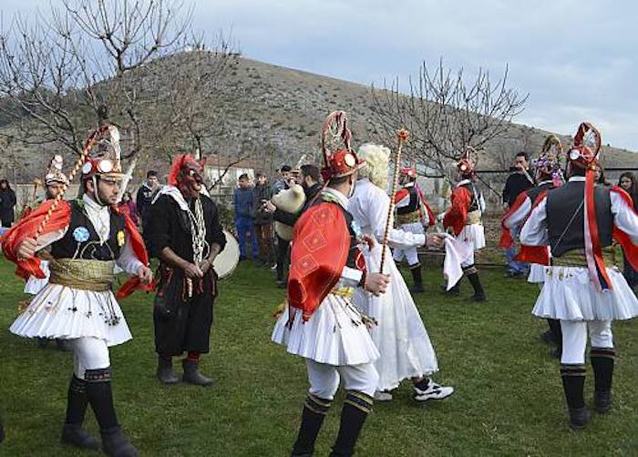 TheGreekVibe's tweet image. 8 traditions &amp;amp; practices that you shouldn’t miss when you visit #Greece: marble magic on Tinos, the nomad life, the ‘old men’ of Kozani, a miracle droplet on Chios, the Greek blues, the Greek diet
👉bit.ly/3sHcpxT