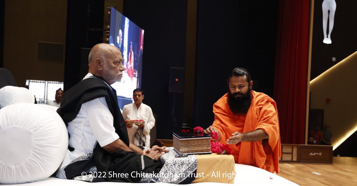 MorariBapu_'s tweet photo. || Manas Gurukul ||

|| मानस गुरुकुल ||

Katha 894: Manas Gurukul - DAY 2
Patanjali University, #Haridwar
02/04/2022 - 10/04/2022 

© 2022 Shree Chitrakutdham Trust - All rights reserved

#MorariBapu #truth #love #compassion #ChitrakutdhamTalgajarda #Patanjali_Yogpeeth #ramkatha https://t.co/ahFzXKlUOQ