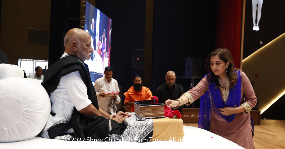 MorariBapu_'s tweet photo. || Manas Gurukul ||

|| मानस गुरुकुल ||

Katha 894: Manas Gurukul - DAY 2
Patanjali University, #Haridwar
02/04/2022 - 10/04/2022 

© 2022 Shree Chitrakutdham Trust - All rights reserved

#MorariBapu #truth #love #compassion #ChitrakutdhamTalgajarda #Patanjali_Yogpeeth #ramkatha https://t.co/ahFzXKlUOQ