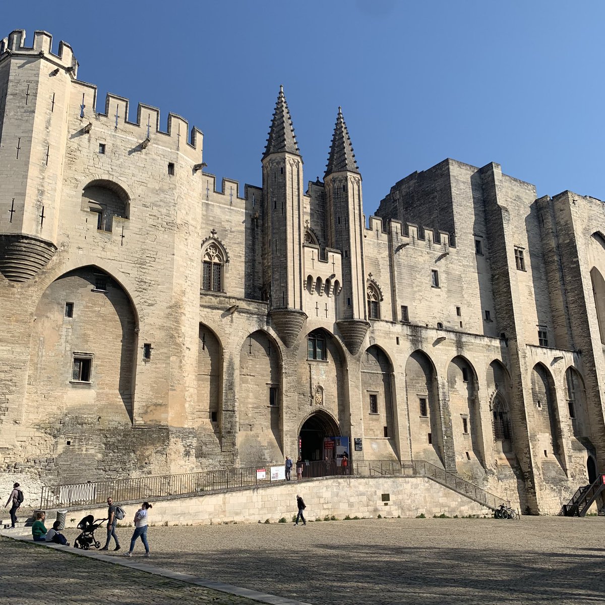 crazyboy_91's tweet photo. #프랑스 #france #5
#아비뇽 #avignon 
#아비뇽유수 #아비뇽다리 
#아비뇽교황청 #아비뇽대성당
공사때문에 내부를 또 못봤다 ㅠ https://t.co/eSk3WsvZpS