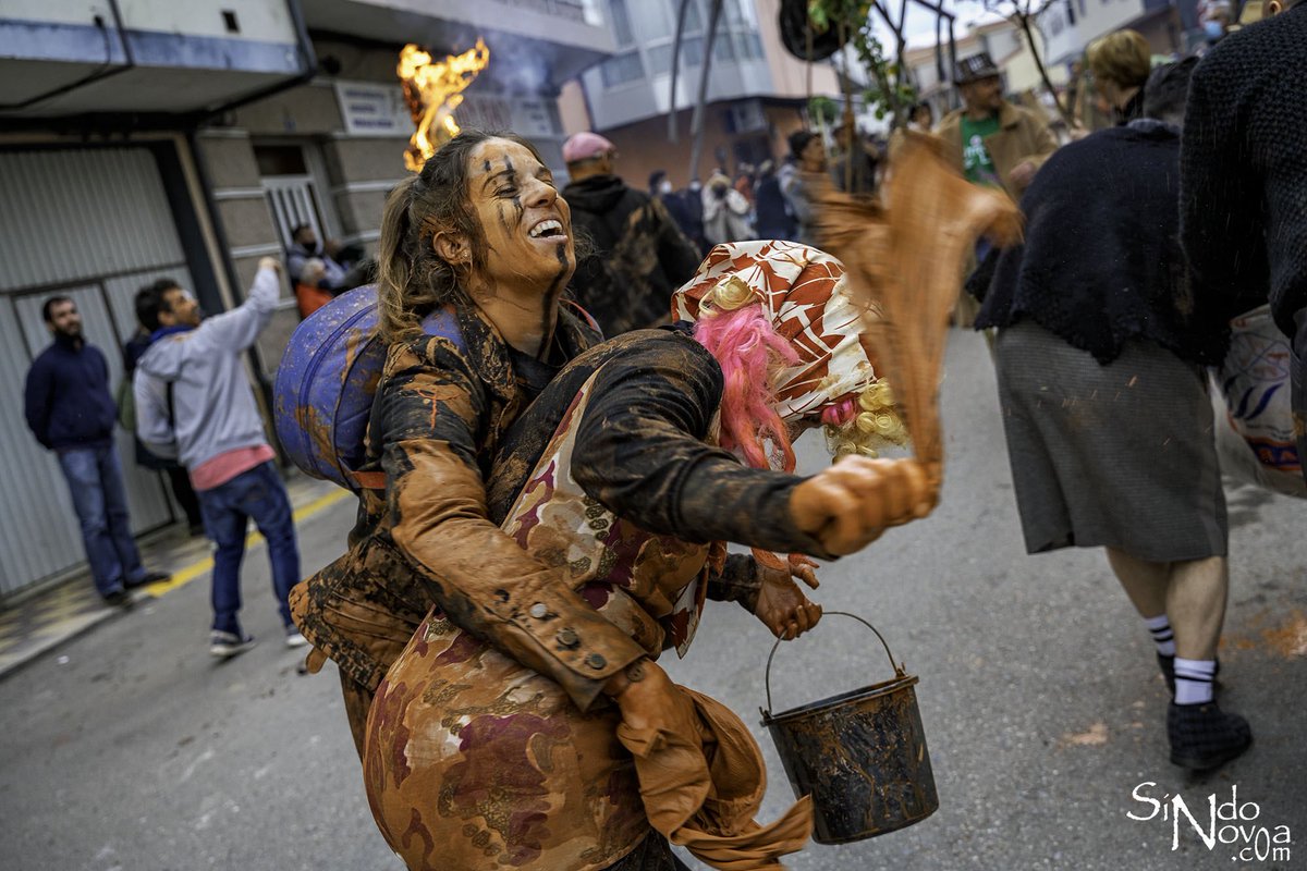 SindoNovoa's tweet photo. Vai unhas semanas celebrouse unha nova edición do #vibomask en Viana do Bolo e Vilariño de Conso. Eu desta vez só puiden acercarme a Viana e a pesar de non ter revisado todas as fotos que fixen deixo por aqui unha galería do que alí puiden ver. https://t.co/6oIERm6zCt https://t.co/FFtFmdPLl0