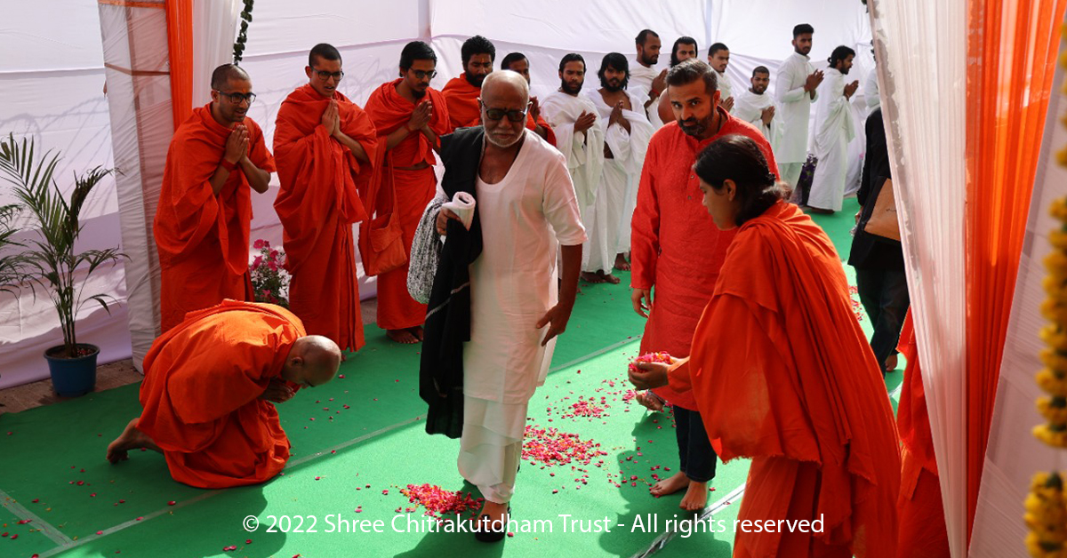 MorariBapu_'s tweet photo. || Manas Gurukul ||

|| मानस गुरुकुल ||

Katha 894: Manas Gurukul - DAY 2
Patanjali University, #Haridwar
02/04/2022 - 10/04/2022 

© 2022 Shree Chitrakutdham Trust - All rights reserved

#MorariBapu #truth #love #compassion #ChitrakutdhamTalgajarda #Patanjali_Yogpeeth #ramkatha https://t.co/QsgfelcpNq