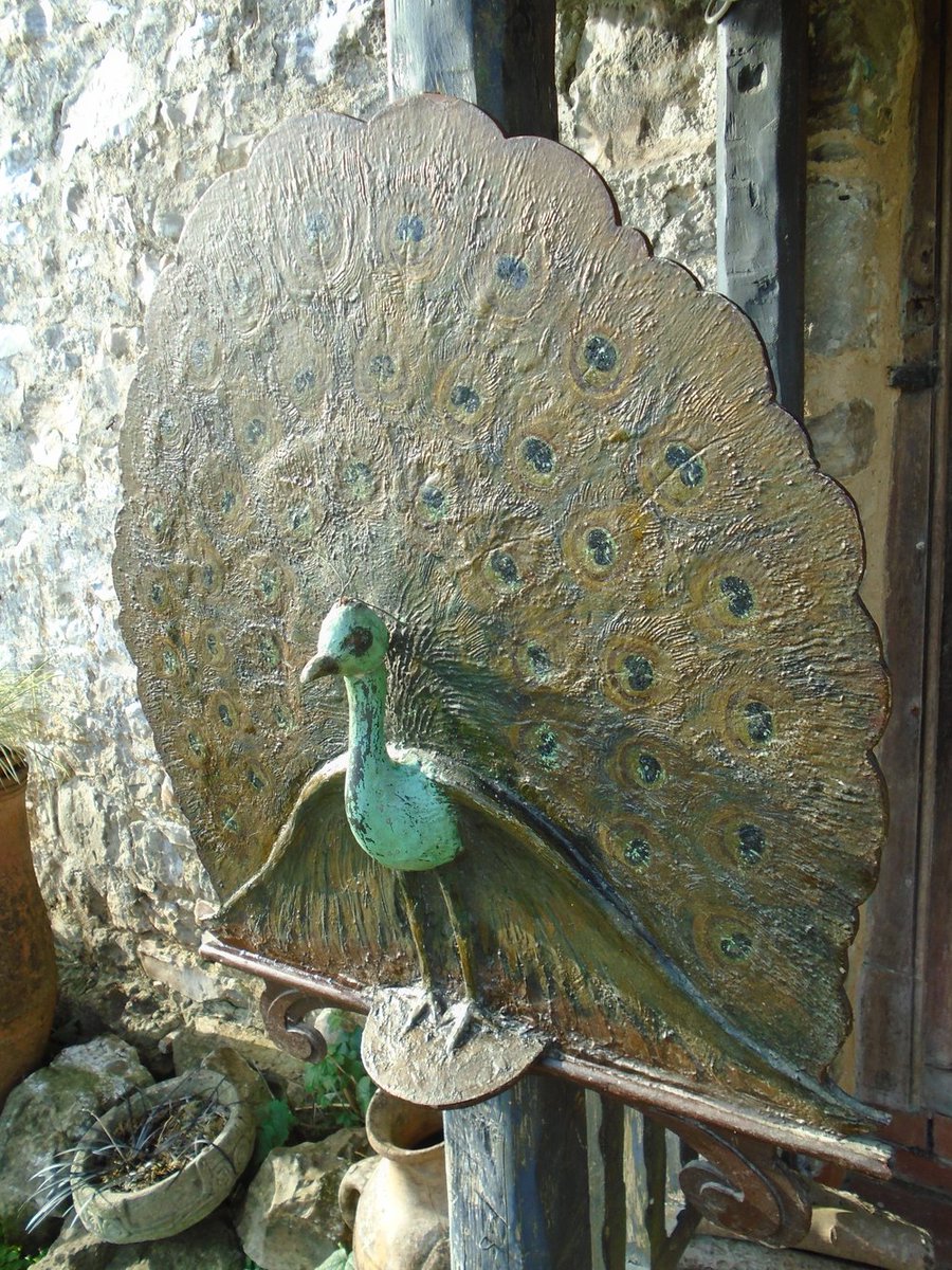 What a nice little fellow. Charming #Victorian papier mache peacock #screen with the body of the bird protruding from the background. Possibly originally a #firescreen but hangs well on the wall.

From Red House Antiques https://t.co/LLJv3lfKyX #decorativeantiques https://t.co/PrqPgkqb4M