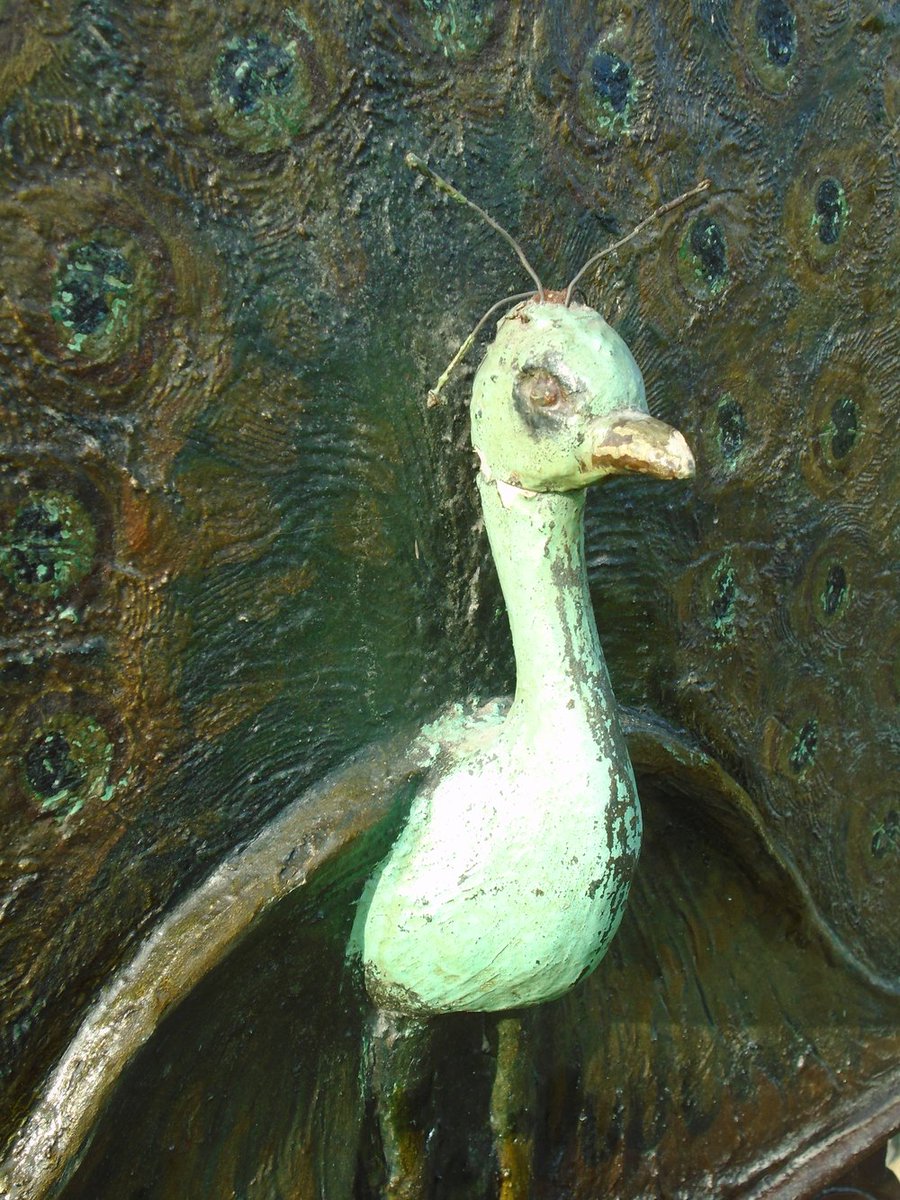 antiques_atlas's tweet image. What a nice little fellow. Charming #Victorian papier mache peacock #screen with the body of the bird protruding from the background. Possibly originally a #firescreen but hangs well on the wall.

From Red House Antiques antiques-atlas.com/antique/charmi… #decorativeantiques