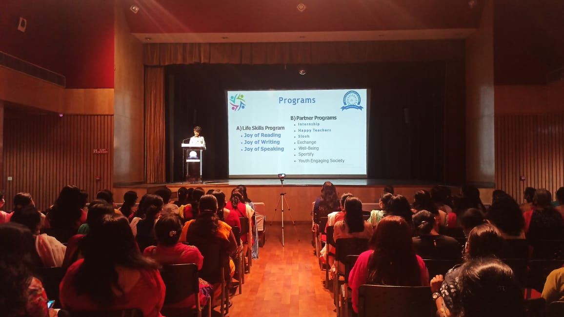 aarathik007's tweet photo. Gratitude #Ahlcon Public School, My Good School.Fantastic presentation by interns #GSA Pleasure &amp; pride to watch students brimming with zeal &amp; confidence @ashokkp @MyGoodSchool @Ahlconpublic1 @AhlconPublic @MamthaSays @SarikaS65624591 @JyotsnaTyagi4 @monikakarnatac 
@sr_aps https://t.co/vUPCOMXOVV
