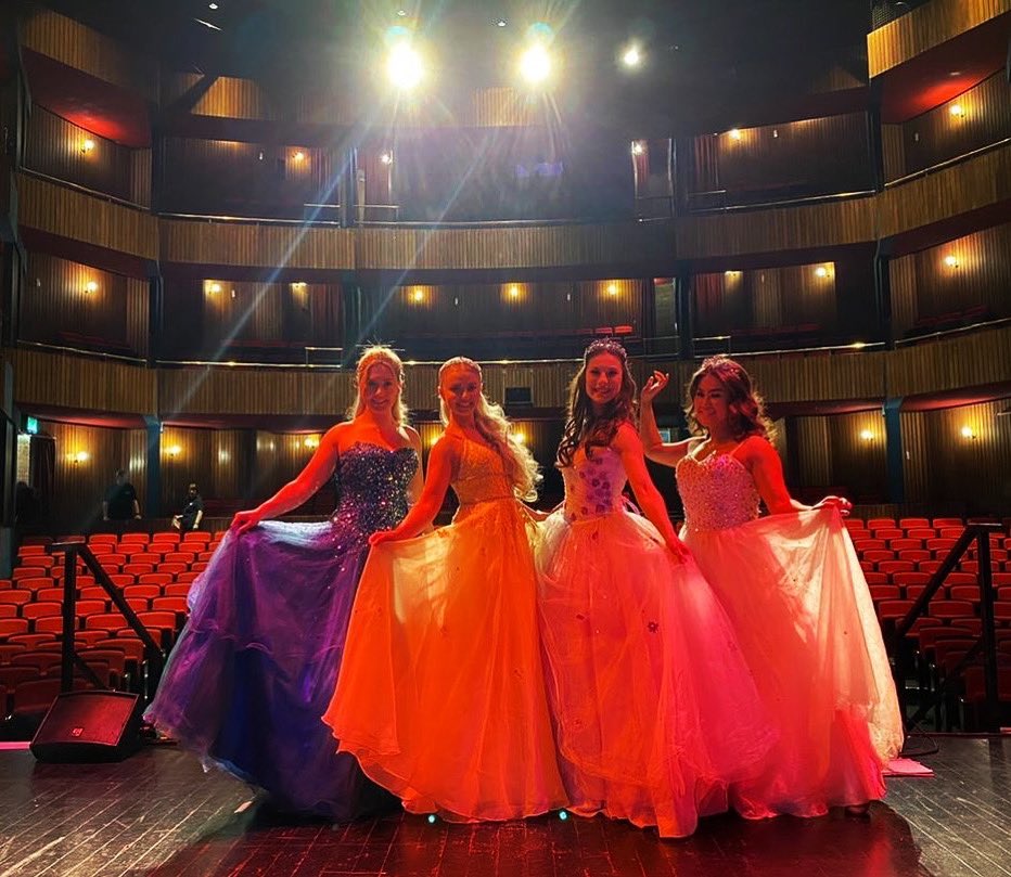 biancabaikie's tweet photo. Team Princess assemble π Always lovely performing and working with you ππ»
@Sweeney_Ents #Pinktributes #popprincessestheatreshow @BartlettWalford βΊοΈ https://t.co/X7qSflYa71