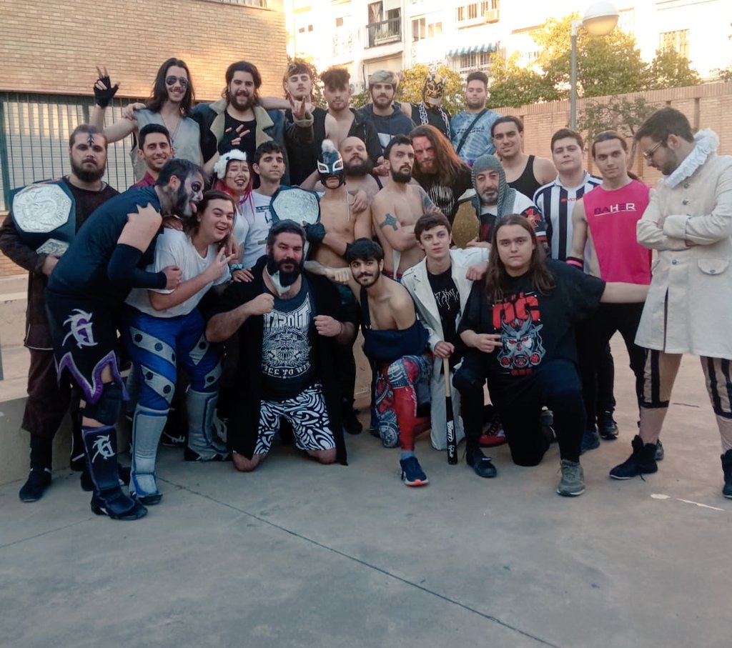 andaluciawrestl's tweet photo. 🛣 Resultados Camino a la Gloria 🛣

💚 @sewastiles retiene título frente a @MaxDangerSEW
⚪ Marquez vence a @Jonnhy_SCW
💚 Decadencia con (@MrPaque y Alex Baher se impone a @Sew_Niebla y @TheActualDeimos. https://t.co/nGQLSBAdqE