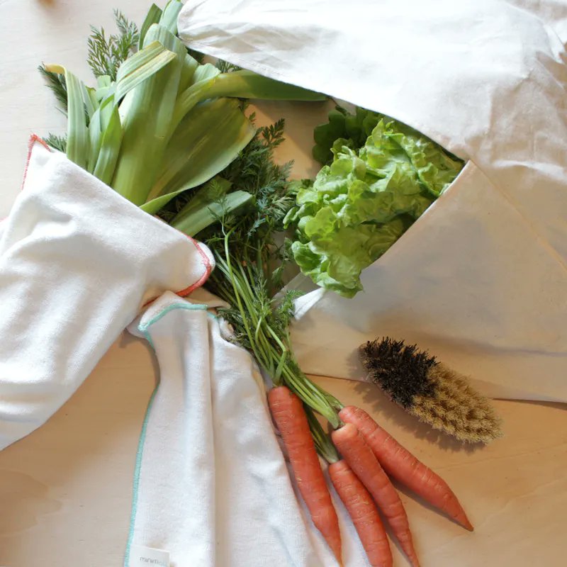 Pour réduire le #gaspillagealimentaire, découvrez nos produits simples et utiles : 
- sacs à vrac réutilisable en coton bio, pour acheter la juste quantité.
- sacs en coton bio pour conserver les fruits et légumes au réfrigérateur. 
▶️buff.ly/3oBF6Xr
#sinplastico