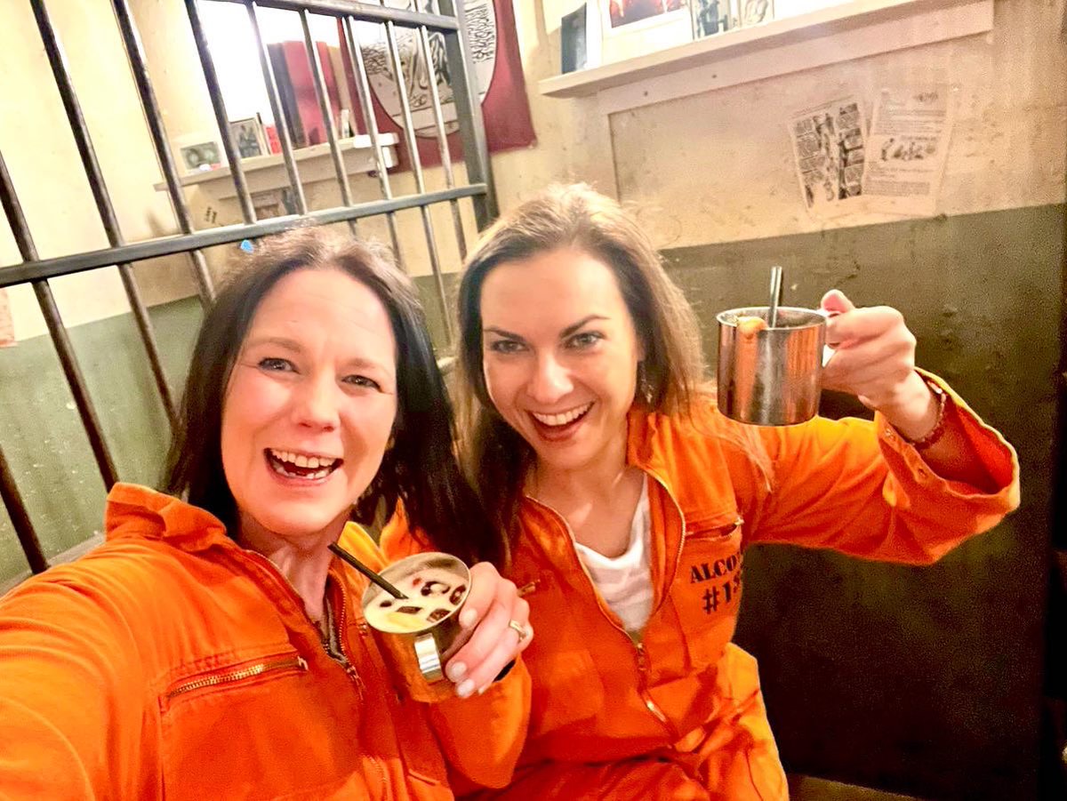 AnnaDunphy's tweet photo. Recommend @Alcotraz_UK for a fun day out! Just donโt trust these dipsos to commit any crimes on your behalf ๐คทโโ๏ธ #alcotraz #brighton https://t.co/hkZ7OyzNlX