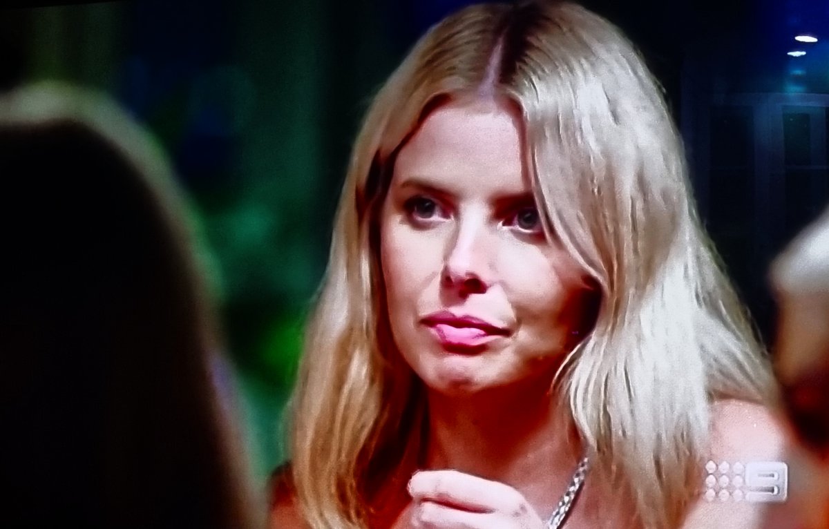 only_mafs's tweet photo. When no one wants to speak to you at the dinner table.
#facelikeasmackedass
#MAFS #MAFSAU #MAFSAustralia https://t.co/yKftdAZeIE