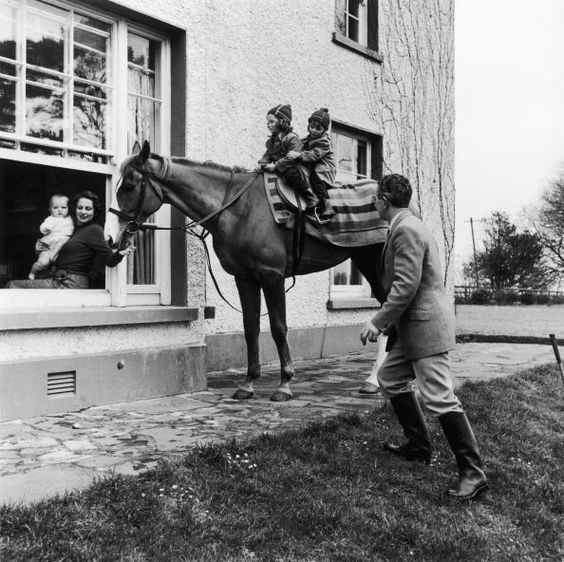BettingSitesCom's tweet photo. Vincent O'Brien and his family at home in Ballydoyle House, Cashel, Tipperary, with 1954 Grand National winner Royal Tan. https://t.co/nuJGsmOIo3