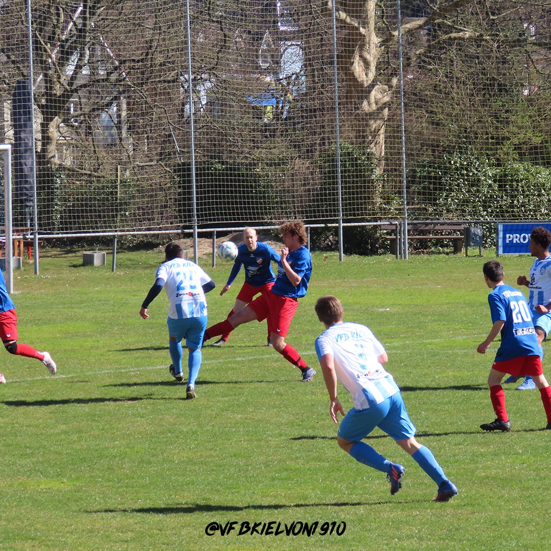 VfBKielvon1910's tweet photo. Wir gewinnen unser gestriges Testspiel gegen den TSV Russee mit 4:0 (2:0). Die Tore erzielten Marc Zeller (10., 86.), Daniel Fischer (34. ET) und Nicklas Nath (75.).
___________
#vfb #kiel #vfbkiel #vfbkielvon1910 #nurdervfb #ndvfb https://t.co/oMenYfpFov