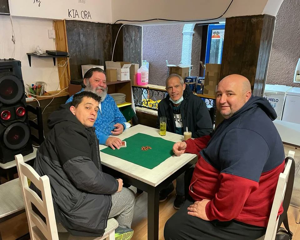 Lugarenos2008's tweet photo. Ayer se celebró en nuestra sede Bar "Ande Andarás" nuestro Campeonato Lugareño de Mus 2022!! #Ordago #ParesSi #PasoAChica #OrgulloLugareño https://t.co/7klkUs4pxE