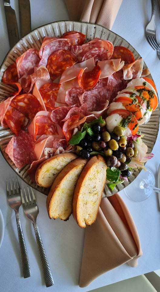 DaNoiItalian's tweet photo. Treat yourself this Sunday! 
Antipasto Romano.

To avoid disappointment book your table now.

#Danoialtrincham #restaurant #italian  #pasta #altrincham #cocktails #greatermanchester #takingbookings #foodie #alacarte #lunchtime #teatime #foodinspiration #food #dessert https://t.co/Ja86kP1jpl