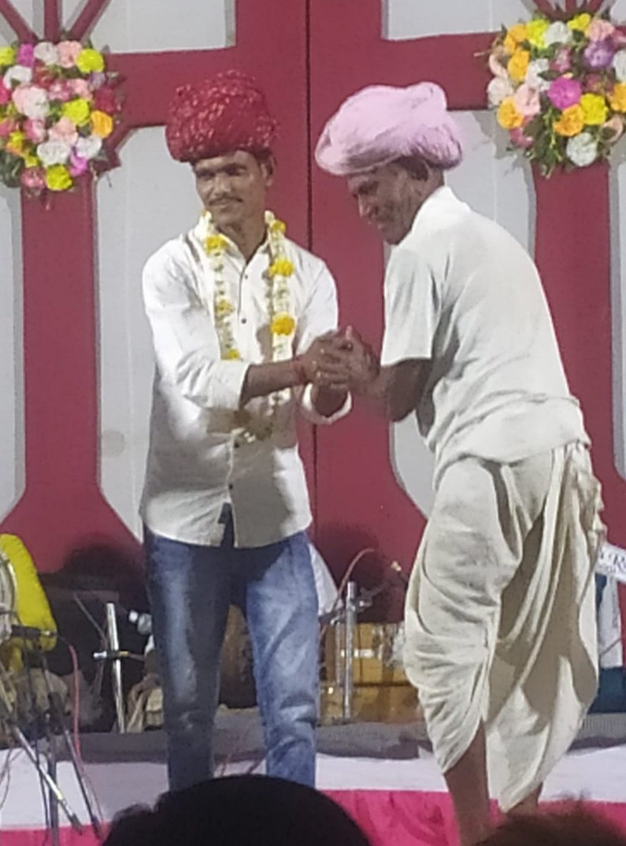 HarishDevasi8's tweet photo. ���ल रात को हमारे गांव बिजोवा में 36 कोम द्वारा आयोजित भजन संध्या और मेला उत्सव कार्यक्रम में भाग लिया भैरूनाथ मेला कमेटी द्वारा स्वागत किया गया🙏आभार आप सबका सहयोग और प्यार हमेशा मिलता रहें*
#भमरी_हरीश_देवासी #Sarpanch #ग्राम_पंचायत_बिजोवा #harish_devasi https://t.co/SQxwdYWWAq