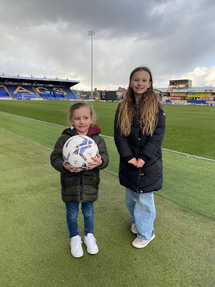 🟡🔵  Brilliant result yesterday,fans were amazing ,proud of the boys⚽️always nice to kick about with the kids after the game 😀  <a href="/mansfieldtownfc/">Mansfield Town FC</a> #stags