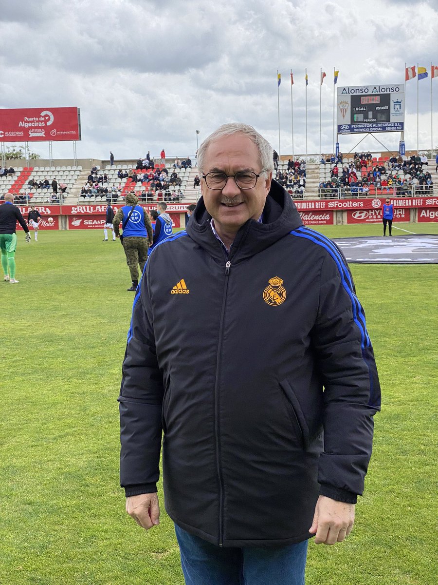 El gran Uli Stielike, entrenador de nuestro equipo hoy en Algeciras. Leyenda del madridismo.