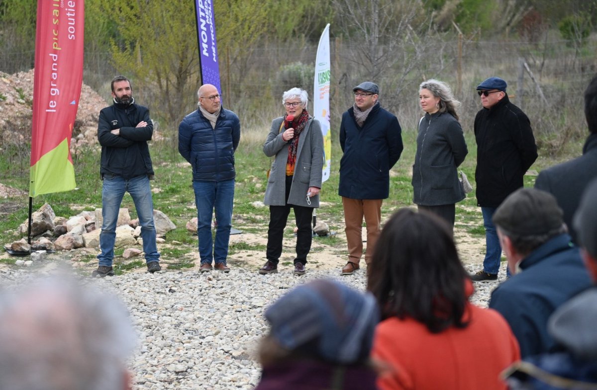 Montpellier3m's tweet photo. 📸 En direct de l'inauguration des 4 saisons de l'agroécologie et de l'alimentation durable portée par #Terracoopa au Domaine de Viviers à Clapiers 🌿
En présence d'Isabelle Touzard, @JaklineM, Alain Barbe et Renaud Calzat.
Programme des 4 saisons ⤵️
https://t.co/KuMLvEgnkJ https://t.co/3O0zjDOSlp