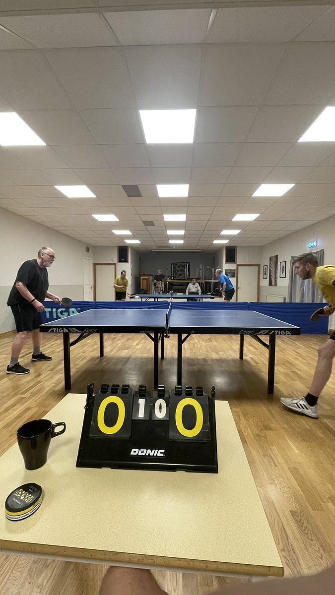 Semifinalerna e igång. Ola mot Tommy på bord 1. Åke mot Jocke på bord 2.