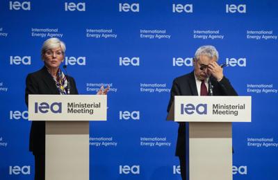 teridraga's tweet photo. The oil and gas industry has seen itself whip-sawed by a constant drumbeat of conflicting policy statements and actions. This is no way to get to "Net-zero by 2050." https://t.co/ttYjYCiQ0e https://t.co/nY8rsf3FUy