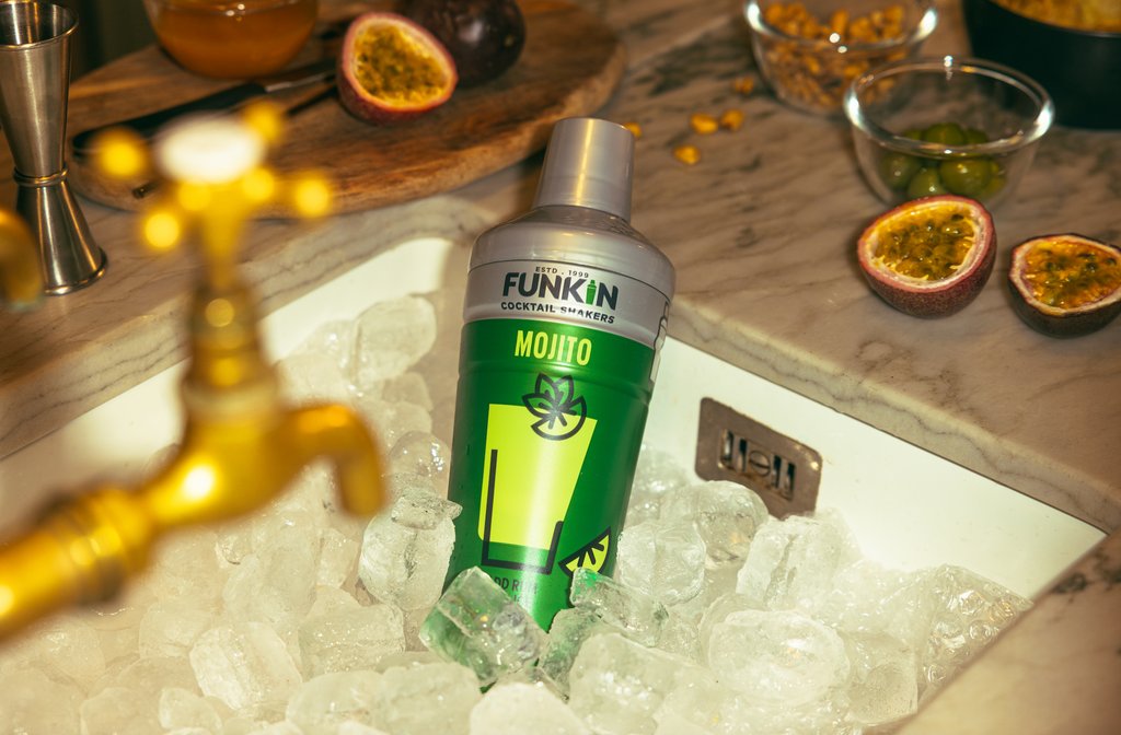 Ice, ice baby.

#ItsFunkinTime #Mojito #Funkin #Cocktails #party #cocktailsathome