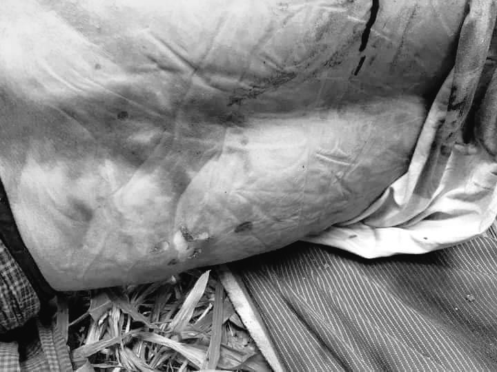 Chanapai247's tweet photo. Tw// death
Medical orderly U Lynn Maung, who had been abducted since 3 days ago in #TaungPyaut administrative unit of #ThayetChaung township was found MURDERED in handcuffs this morning. His dead body showed that he had been brutally beaten by junta troops ...1/2
#2022Apr3Coup https://t.co/dp7YD3i9Pp