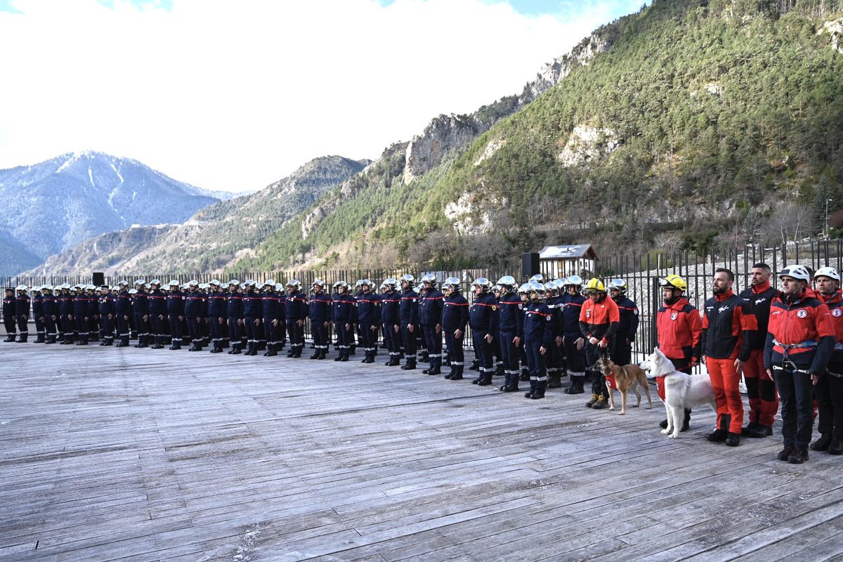 SecCivileFrance's tweet photo. ⚫️🇫🇷 Le directeur général est à Saint-Martin-Vésubie (06) aux côtés du ministre de l'Intérieur pour rendre hommage au caporal Loïc Millo, décédé en service lors de la #TempêteAlex en 2020.
Loïc Millo a été cité à l'ordre de la Nation et fait chevalier de la Légion d'honneur. https://t.co/lF0V9t0nRr