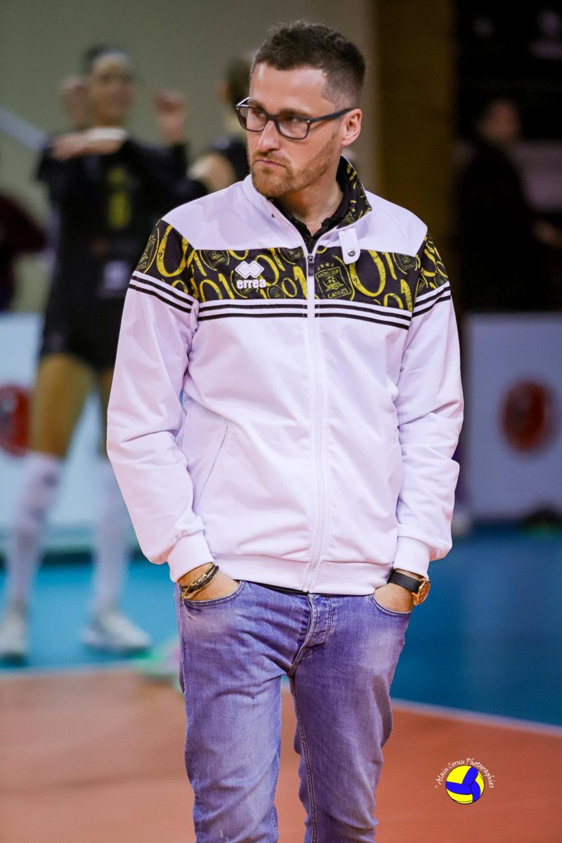 rccannes's tweet photo. 🗞🗞@lequipe coach Schiavo sur la finale de CDF: “Je trouve incroyable qu’on laisse jouer une équipe sans françaises,ce qui est contraire au règlement.Ils vont payer une amende ridicule, je ne suis pas surpris » #rcc #CDFVolley @FFvolley https://t.co/qsg0mU2AJa @pesce_agostino https://t.co/yP6wInVFt8