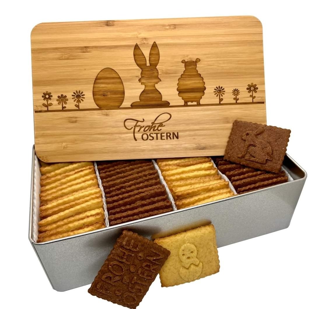 KeksKreator's tweet photo. Aufgrund großer Nachfrage: Jepp, wir haben auch wieder eine Dose mit graviertem #Holzdeckel für euch zu #Ostern entworfen🐰🍪😍 Gefüllt mit einer Hälfte #MandelZitrone und zu anderen Hälfte mit #SchokoladeKaramell Butterkeksen. MjomMjomMjom.
😉
#Handwerk #Logokekse #SagsmitKeksen https://t.co/yEfBd49d00