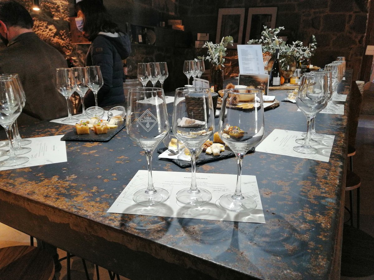 Descubrir <a href="/toubes_es/">Pazo De Toubes</a> y los vinos de <a href="/costeira_es/">Viña Costeira</a> es otro de los imprescindibles de <a href="/RutaVinoRibeiro/">Ruta del Vino Ribeiro</a> Experiencias enoturísticas en un entorno natural increíble. Vinos hechos con mimo con la uva autóctona como protagonista.
<a href="/MiradasViajeras/">Miradas Viajeras</a>
#PressTripRutaRibeiro
#enoturismo