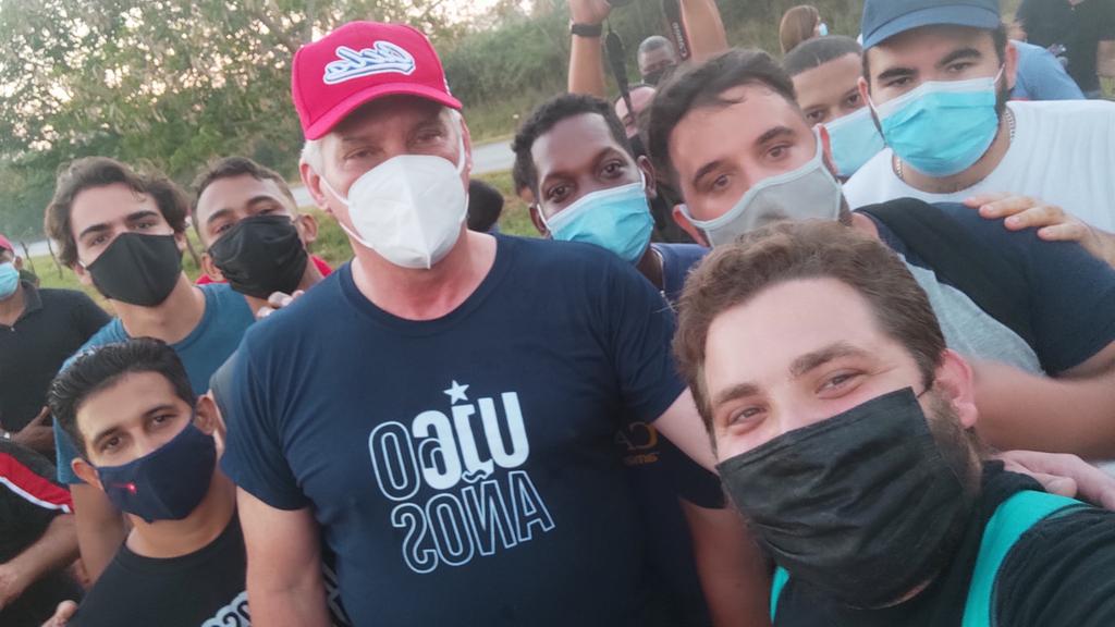 Un domingo de trabajo productivo y con tremenda compañía! 🌱
Los jóvenes cubanos seguimos de fiesta y #VamosConTodo 🇨🇺🇨🇺🇨🇺

<a href="/DiazCanelB/">Miguel Díaz-Canel Bermúdez</a> <a href="/DrRobertoMOjeda/">Dr. Roberto Morales Ojeda</a> @aylinalvarezG <a href="/UJCdeCuba/">UJC de Cuba</a> <a href="/AndresCarvaE/">Andres Carvajal</a> <a href="/TretoCujae/">Daniel Treto López</a>