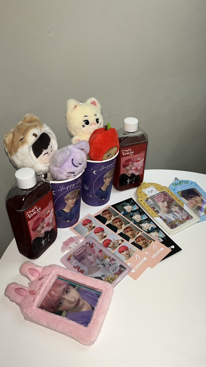 yejini59's tweet photo. ❣️홍대 카페스팟

세트 특전은 다 마감되서 아쉽게 못받았지만 액자랑 바인더 받아서 너무 기뻐요ㅠㅠ 사진이랑 엄청 받고 너무너무.. 좋았습니다..💛

#성화의_반짝이는_25번째_봄날 https://t.co/ijjWAScD7K