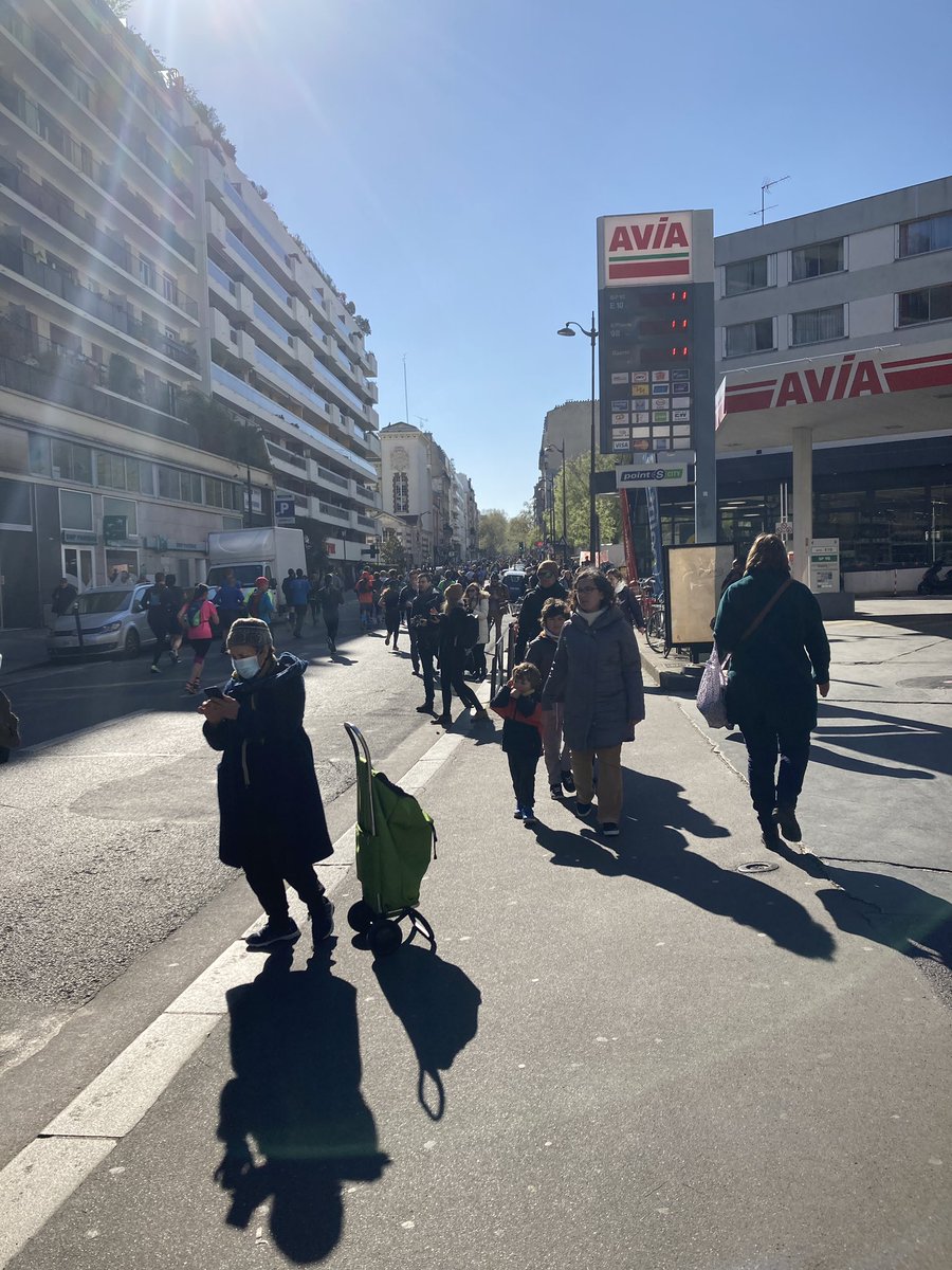 I’ve seen lots of tweets today about the Manchester marathon wishing all taking part good luck. I took some time out to watch and applaud all the runners in the Paris marathon whilst on a flying visit to see my daughter