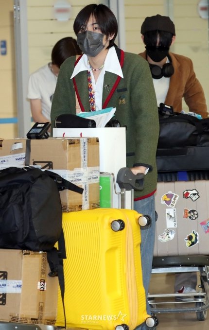 aussiehybe's tweet photo. FIRST MEDIA PHOTO OF LEO  !!! #트레이니에이 #TraineeA_LEO @trainee_a https://t.co/1CP5dFnB8y