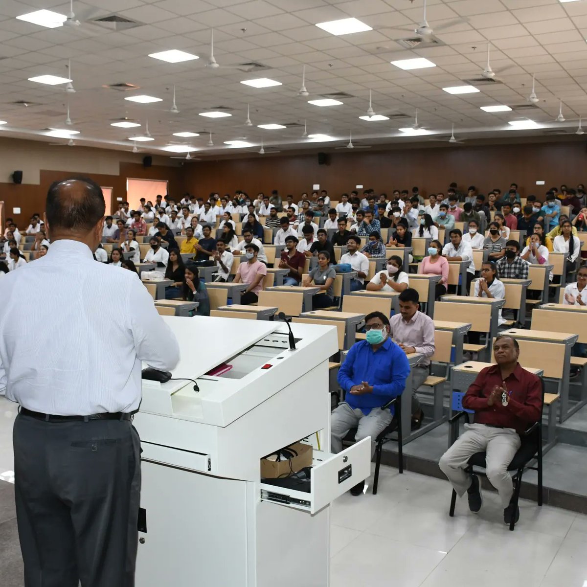 bmcri2016's tweet photo. આજ રોજ જી.એન.પી.સી ટ્રસ્ટના ચેરમેન શ્રી @PJChaudhry જીના વરદ હસ્તે @bmcri2016 મોરીયા ખાતે #મેડિકલ_કોન્કલેવનું ઉદ્દઘાટન કરવામાં આવ્યું હતું. આ અંતર્ગત "નિરંતર તબીબી શિક્ષણ" સેમીનારનું આયોજન કરવામાં આવ્યું હતું.

#ContinuingMedicalEducation 
#CME #banaskantha #palanpur https://t.co/k76Lu9Kd27